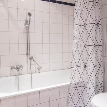 Grosse 3 Mit Netflix In Zentraler Lage إرفورت